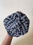 Cappello unisex in lana jacquard Fendi con logo allover