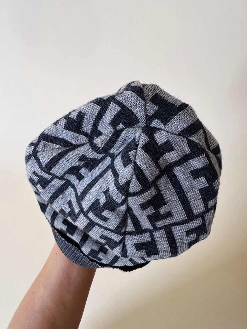 Cappello unisex in lana jacquard Fendi con logo allover