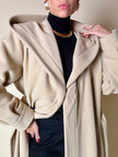 Cappotto lungo a vestaglia con cappuccio in drap di lana beige “Yves Saint Laurent”