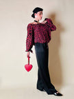 Blusa in seta nera con bocche e cuori rossi “Yves Saint Laurent”