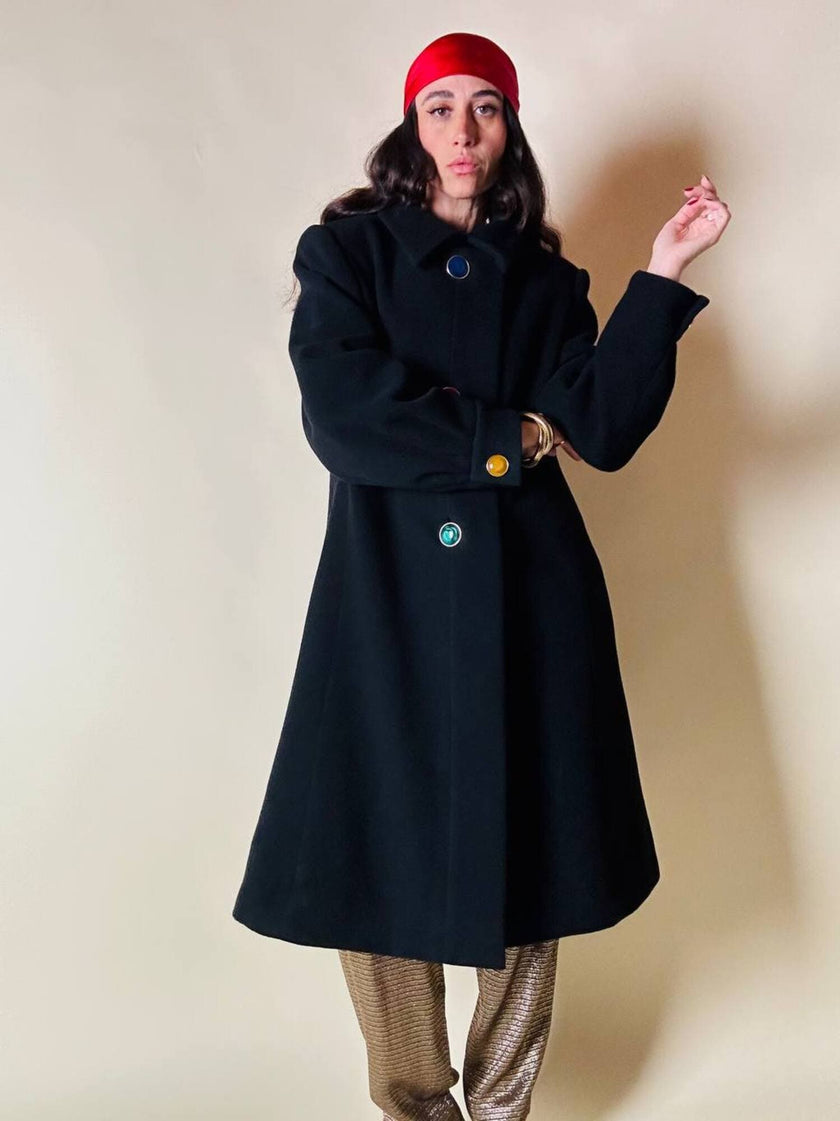 Cappotto nero con maxi bottoni gioiello multicolor “Yves Saint Laurent”