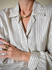 Camisa de sastre en seda Jacquard blanca con rayas grises