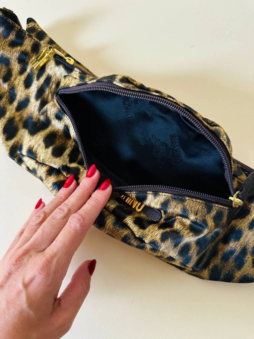 Marsupio in raso leopardato “Moschino”