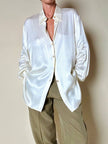 Camicia in raso avorio con bottoni gioiello “Divina”