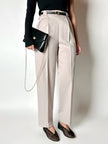 Pantalone vintage in fresco di lana greige con pince e abbottonatura su ambo i lati