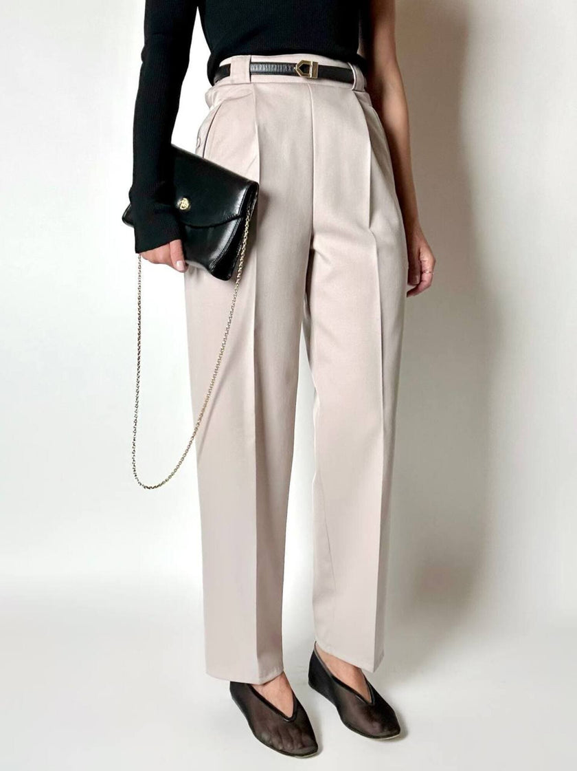 Pantalone vintage in fresco di lana greige con pince e abbottonatura su ambo i lati