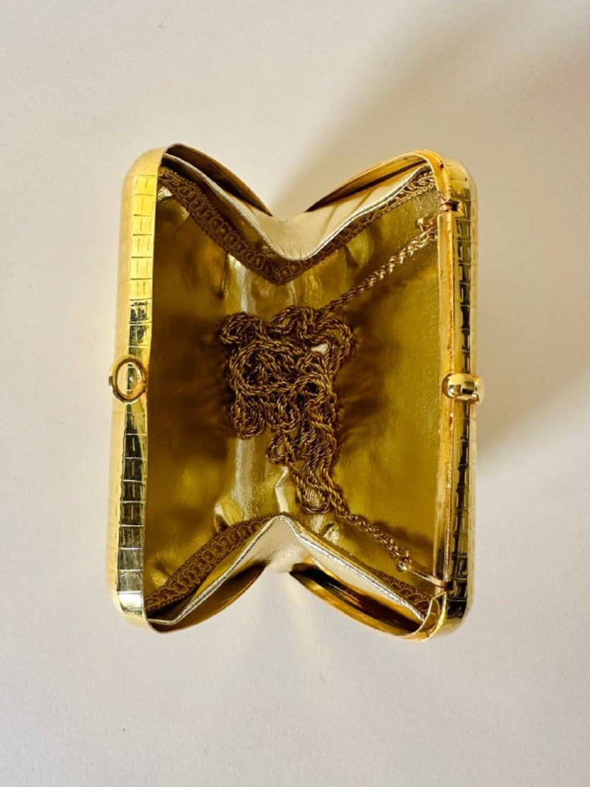 Mini clutch in metallo oro con tracolla in catena