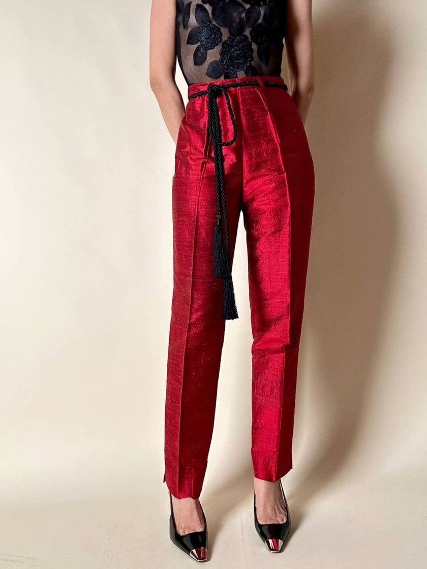 Tailleur pantalone rosso in shantung di seta grezza