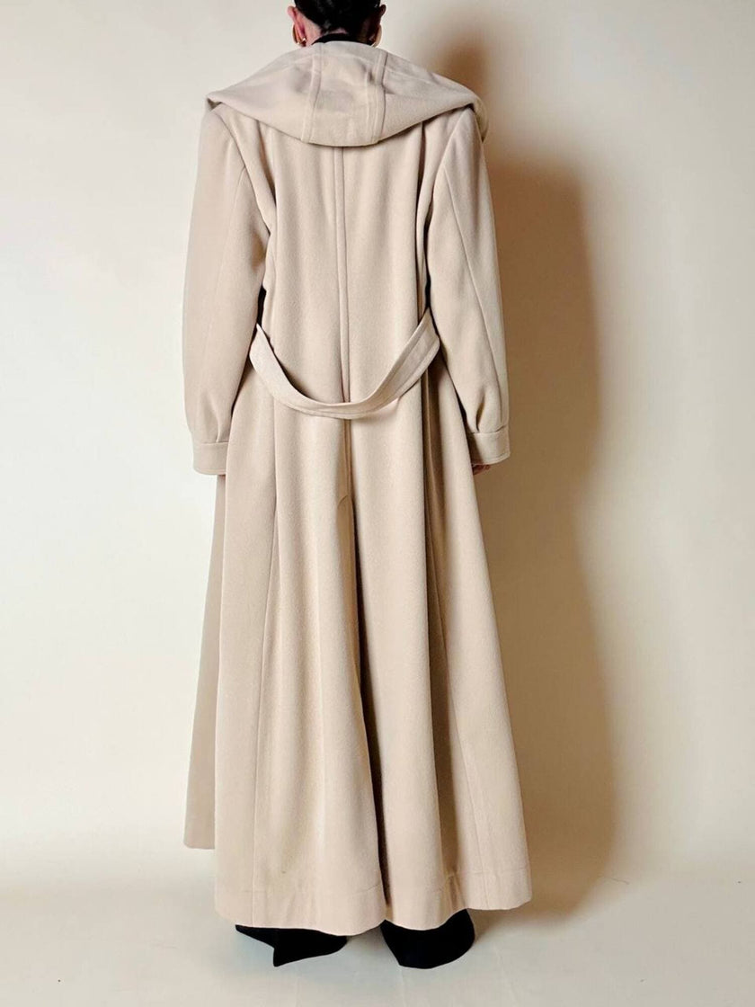 Cappotto lungo a vestaglia con cappuccio in drap di lana beige “Yves Saint Laurent”