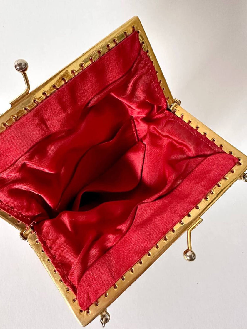 Borsetta vintage di perline rosse con frangia sul fondo