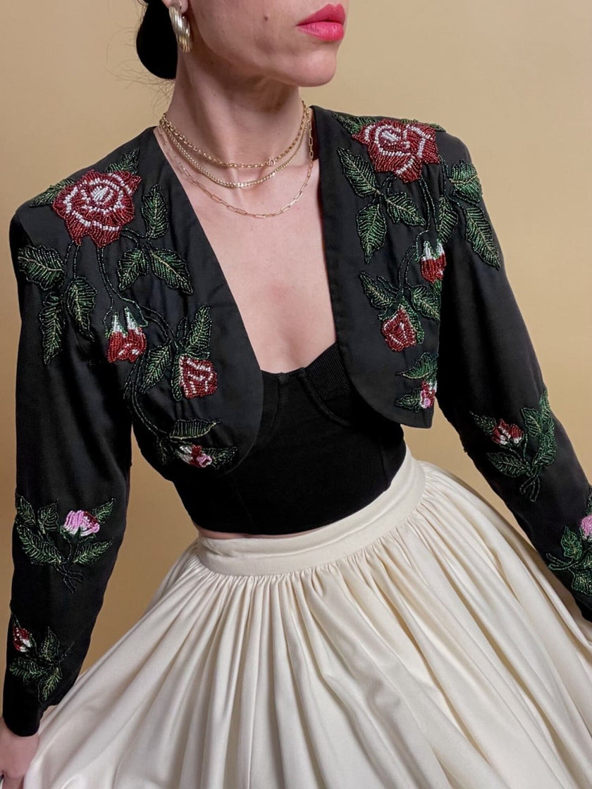 Bolero sartoriale in cotone nero con rose rosse ricamate in perline