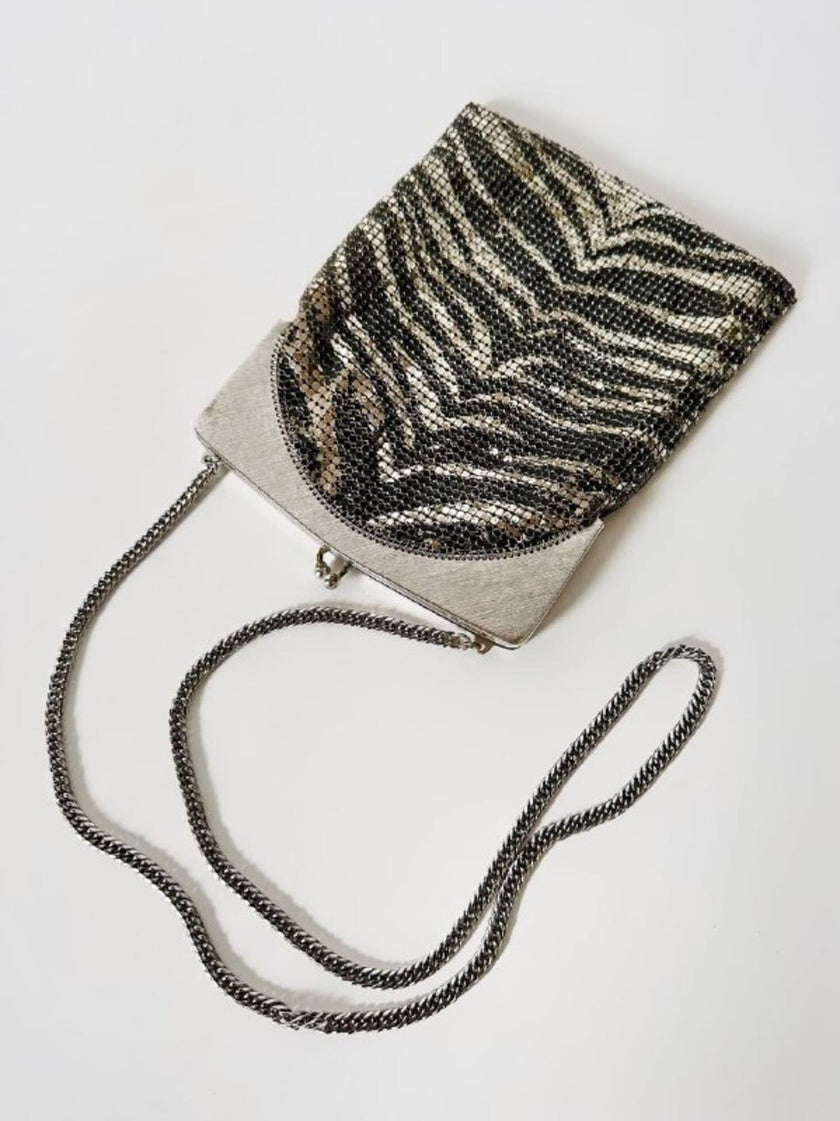 Borsa vintage Whiting & Davis in maglia metallica argento stampa zebra Made in U.S.A.