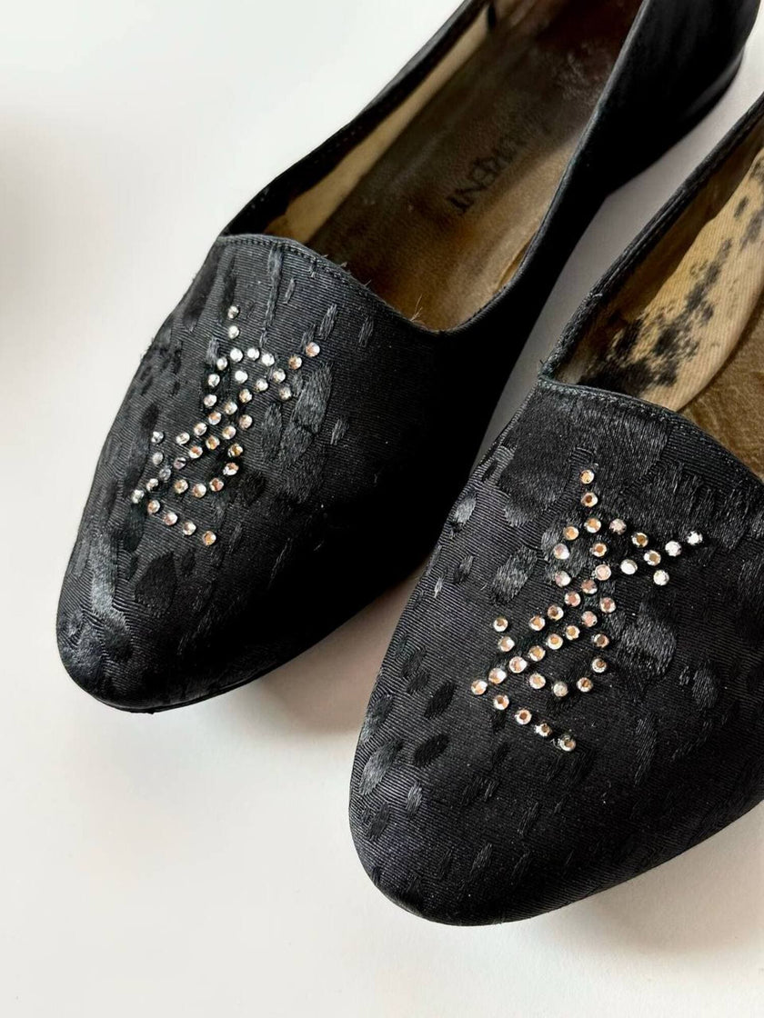 Ballerine slipper Yves Saint Laurent jacquard in tela nera animalier con monogramma YSL in strass
