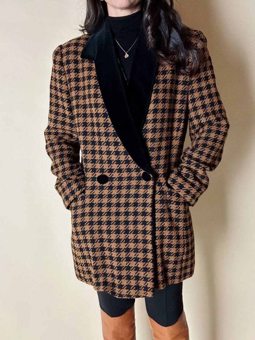 Blazer vintage Laurèl doppiopetto in lana bouclé pied-de-poule con riporti in velluto nero