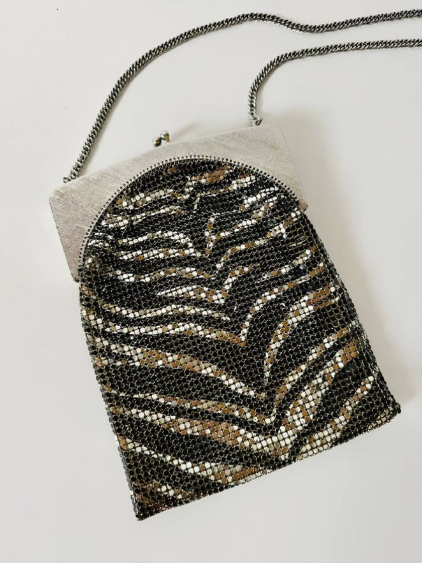 Borsa vintage Whiting & Davis in maglia metallica argento stampa zebra Made in U.S.A.