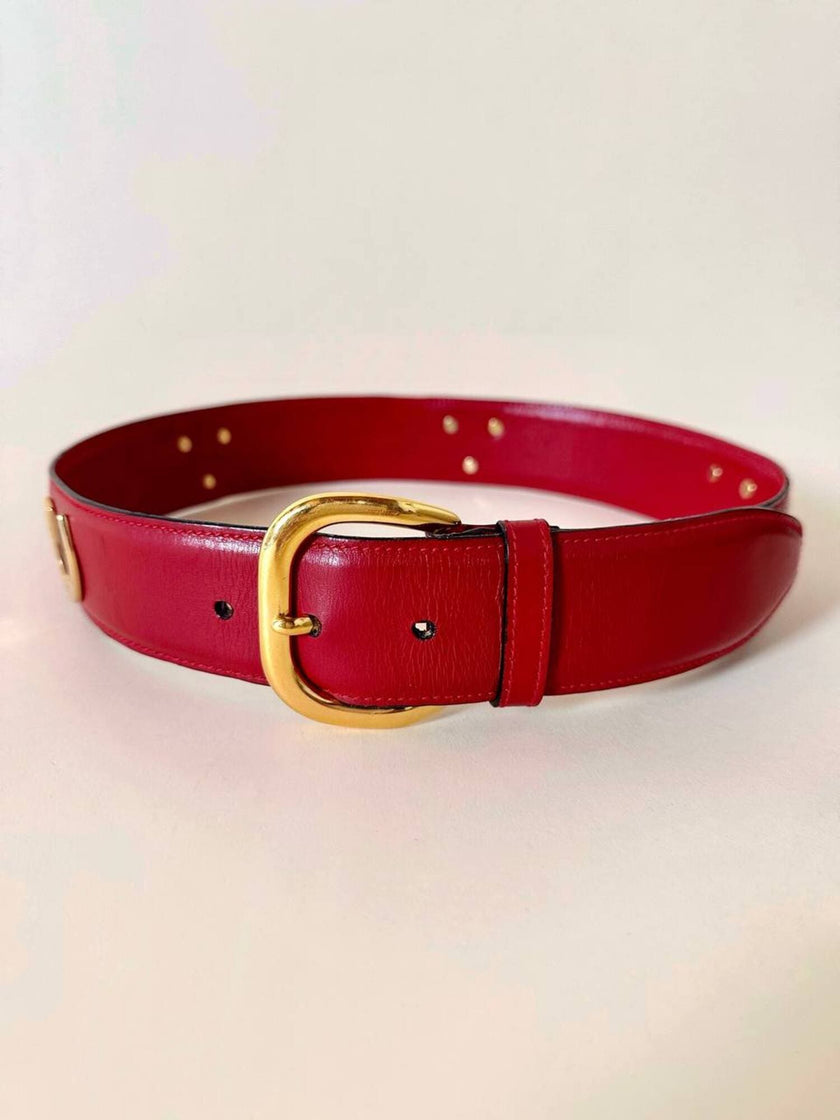 Cintura Gucci in pelle rossa con borchie a ferro di cavallo