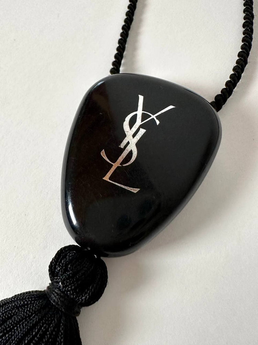 Collana vintage Yves Saint Laurent con pendente nappa couture – gioiello diffusore di aroma