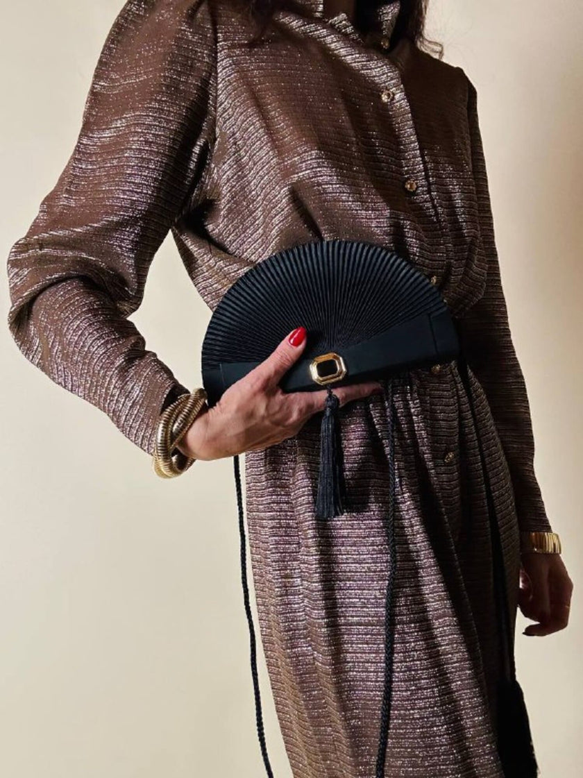 Pochette a ventaglio in raso micro plissé con nappa couture e tracolla “Guy Laroche”