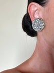Orecchini a clip in paillettes argento con base dorata