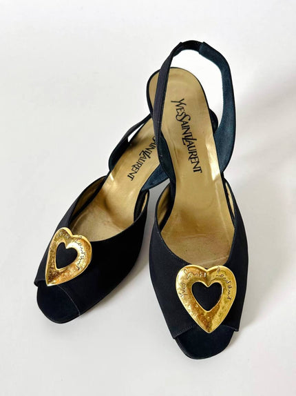 Sandali vintage Yves Saint Laurent in Crêpe de Chine nero con maxi cuori dorati