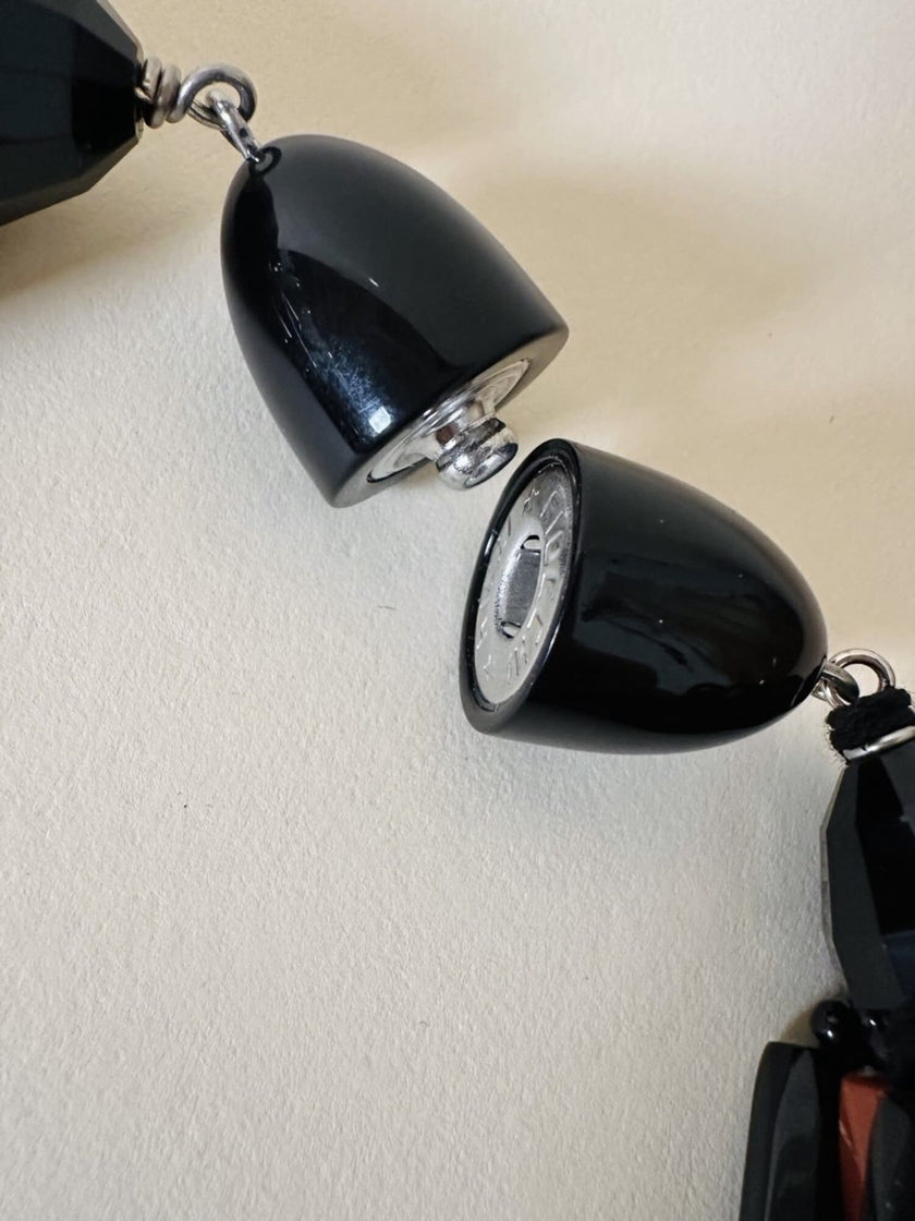 Collana multifilo in lucite Angela Caputi Giuggiù con moduli baguette sfaccettati neri e corallo