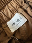 Abito lungo Meimeij in cotone color cammello scuro con motivo arriccio e maxi tasche