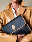 Borsa messenger in pelle nera stampata con profili cuoio “Yves Saint Laurent”