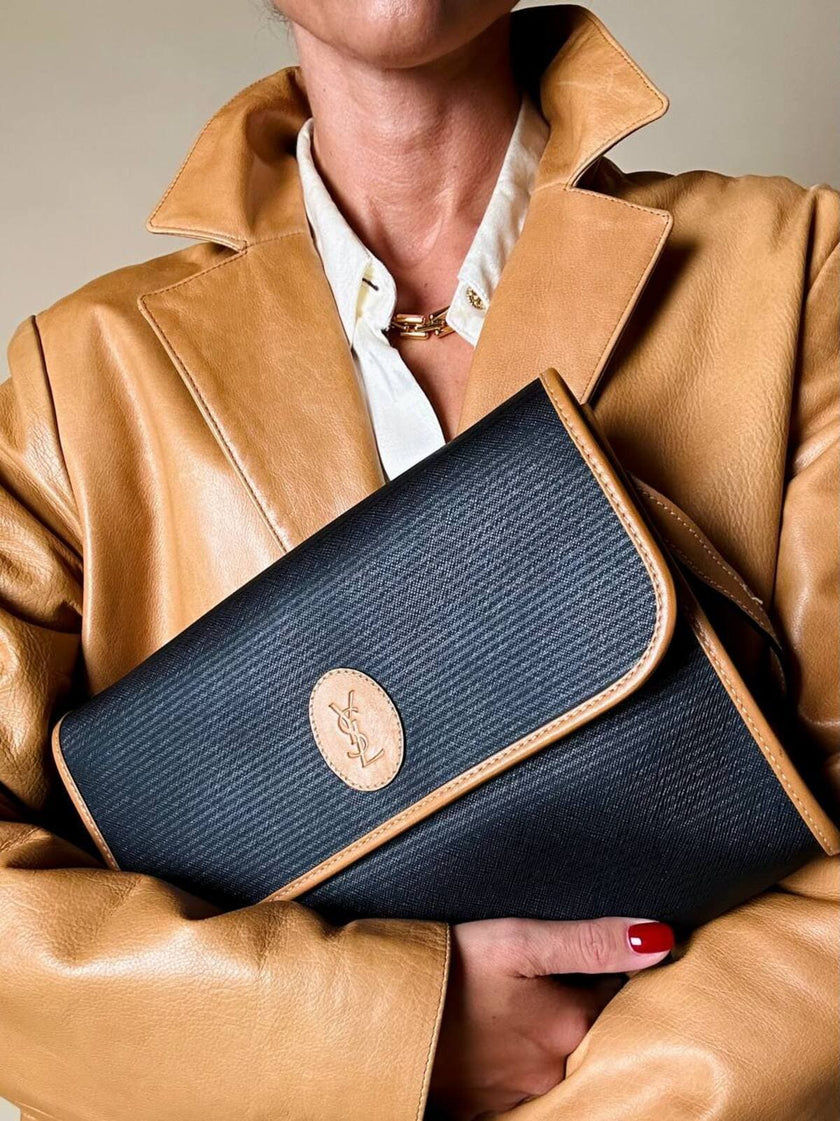 Borsa messenger in pelle nera stampata con profili cuoio “Yves Saint Laurent”