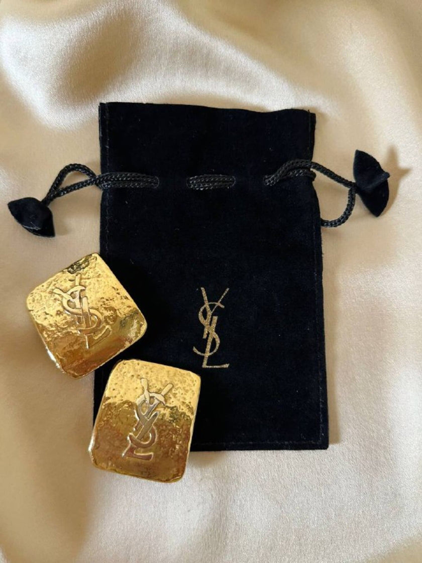 Maxi orecchini a clip dorati con logo YSL 