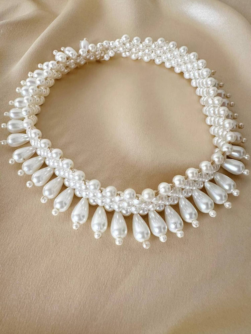 Choker con perle sintetiche bianche – modello elasticizzato