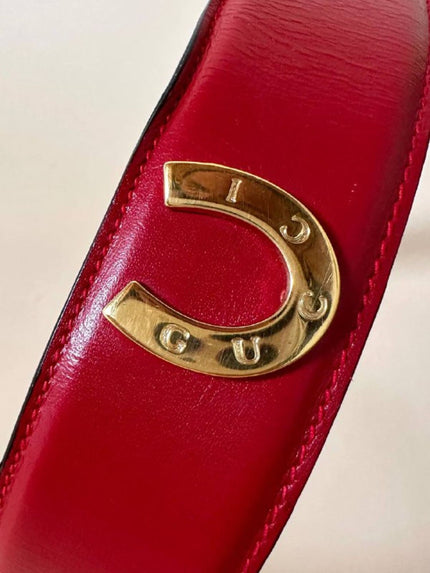Cintura Gucci in pelle rossa con borchie a ferro di cavallo