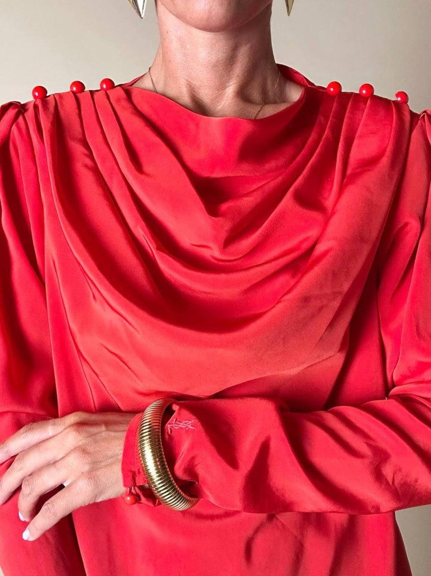 Blusa rossa con scollo drappeggiato “Yves Saint Laurent”