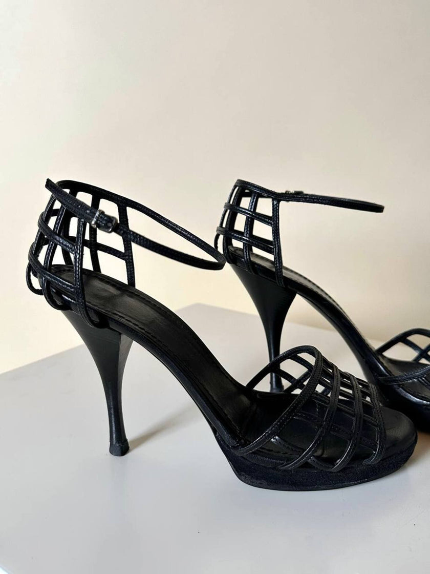 Sandali Yves Saint Laurent in pelle nera con tomaia a gabbia tacco a spillo e plateau – SS 2009