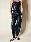 Pantalone vintage in pelle e camoscio nero a vita alta con doppie cinture