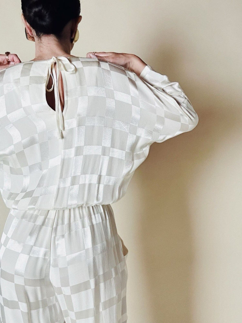 Jumpsuit vintage Spengler Mode in viscosa jacquard avorio con scollo drappeggiato