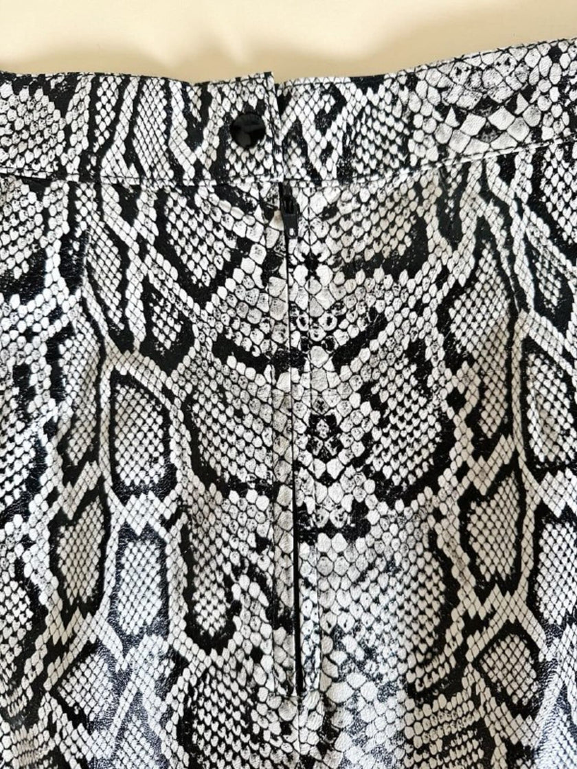 Minigonna vintage Laura Prisco in pelle bianca stampa pitone nei toni del nero e grigio