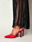 Décolleté vintage Yves Saint Laurent in raso di seta rosso lacca con cinturino alla caviglia