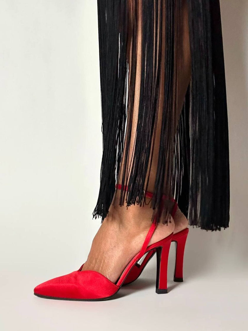 Décolleté vintage Yves Saint Laurent in raso di seta rosso lacca con cinturino alla caviglia