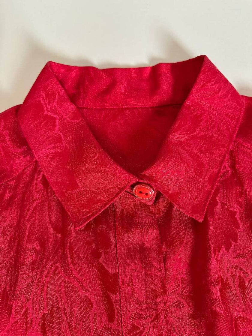 Camicia sartoriale in tessuto jacquard rosso con damaschi floreali