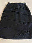 Gonna vintage in pelle nera con pannelli a petalo sovrapposti