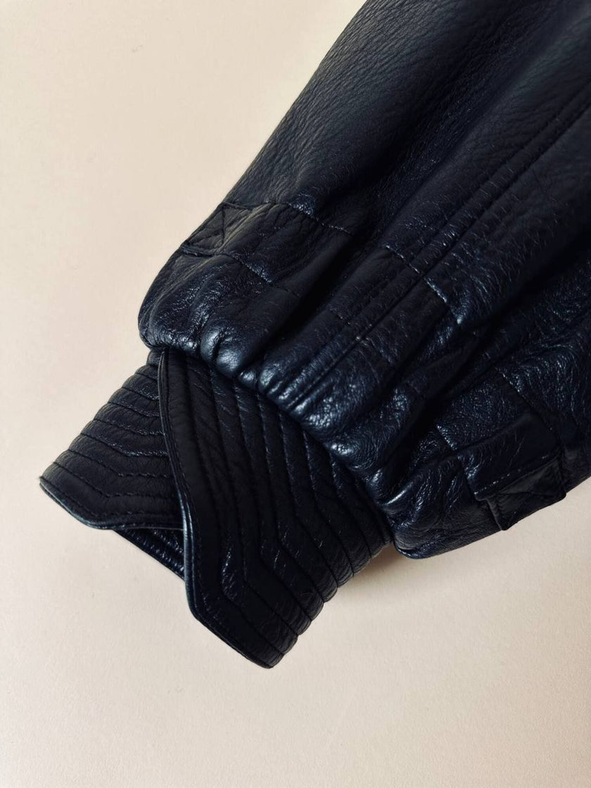 Bomber fatto a mano in pelle nera con maxi collo in mongolia