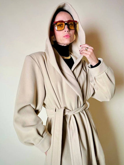 Cappotto lungo a vestaglia con cappuccio in drap di lana beige “Yves Saint Laurent”