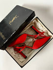 Décolleté vintage Yves Saint Laurent in raso di seta rosso lacca con cinturino alla caviglia