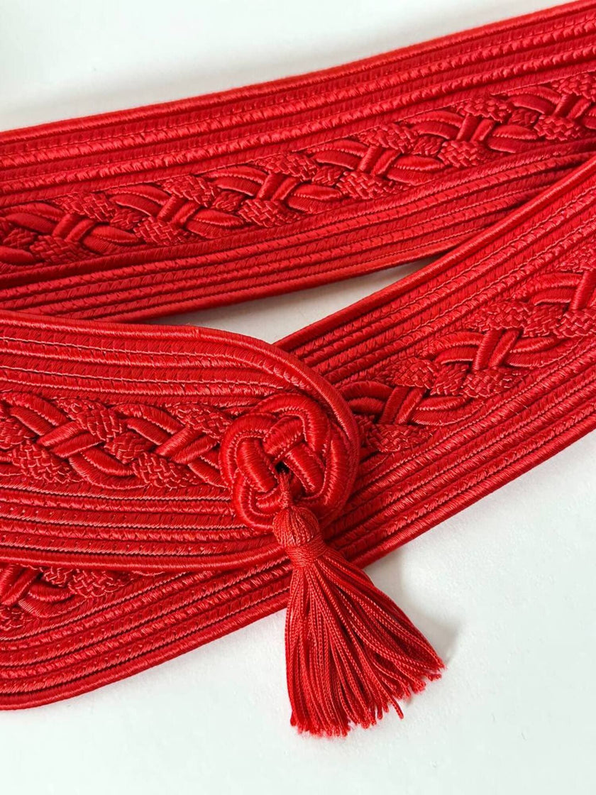 Cintura vintage rossa realizzata con intreccio di passamanerie e nappa couture