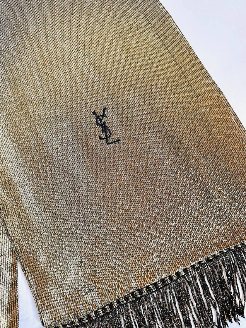 Sciarpa vintage Yves Saint Laurent in lamé di seta oro con frange e logo YSL ricamato