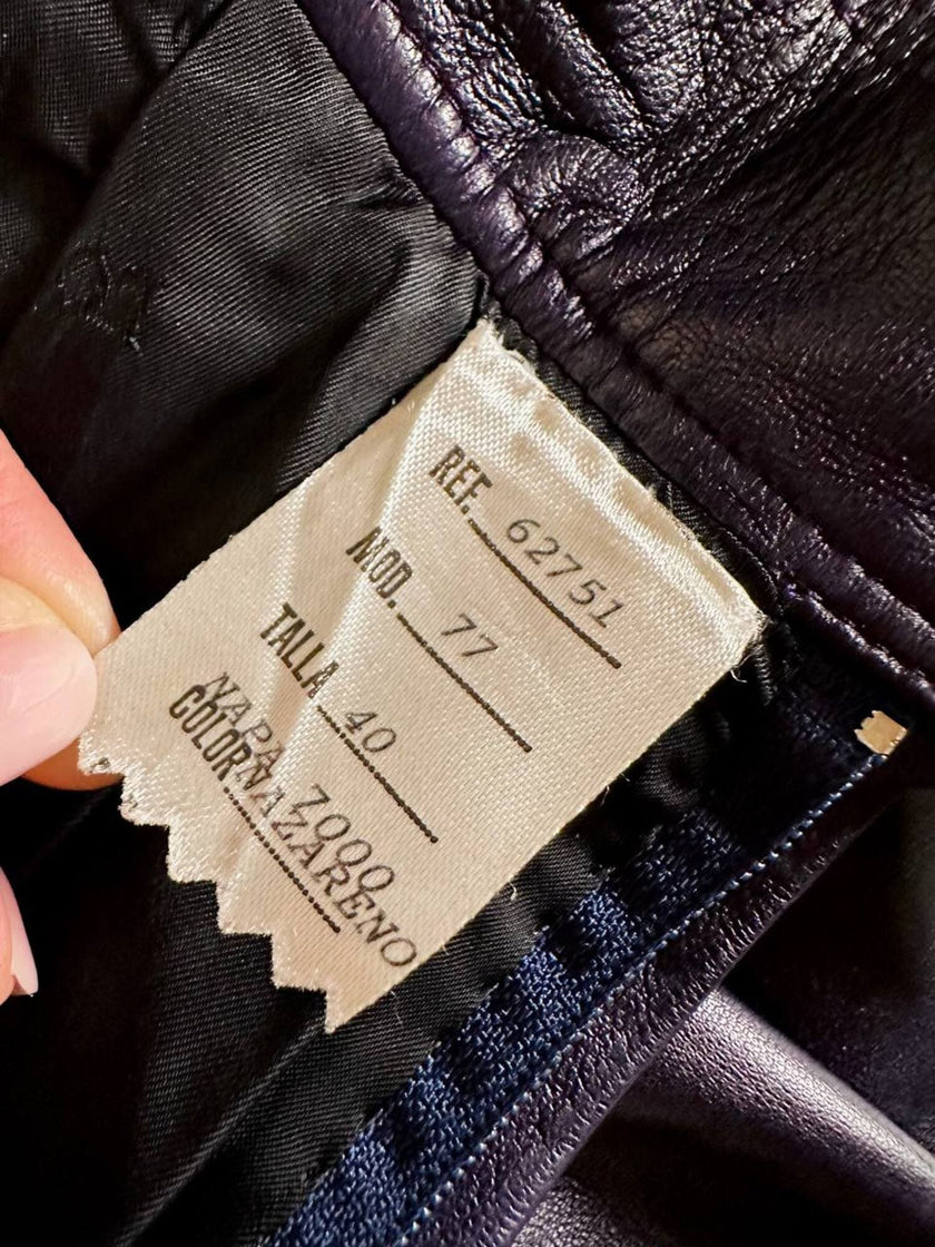 Pantalones Loewe de talle alto en napa color arándano con botón con logo