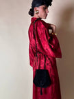 Hexagonaler Bandolier aus schwarzem Veloursleder mit „Yves Saint Laurent“ Couture-Quaste