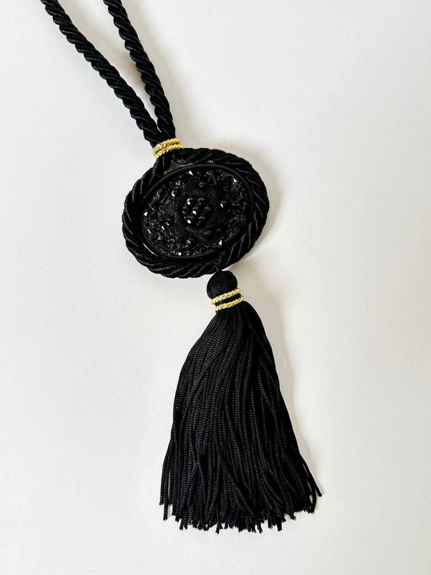 Vintage-Halskette aus schwarzer Spiralkordel mit Schmuckanhänger und Couture-Quaste