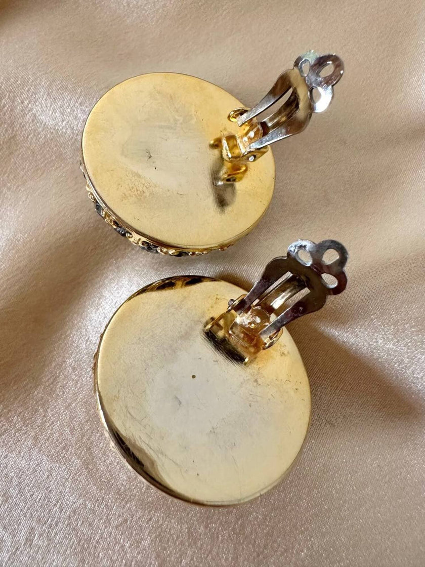 Orecchini a clip in paillettes argento con base dorata