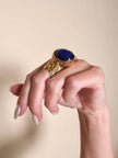 Anello Yves Saint Laurent Arty Ring con cabochon blu effetto Lapislazzuli